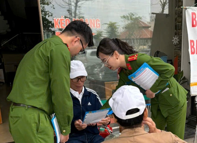 Quy định về quản lý, sử dụng VK, VLN, CCHT để chào hàng, giới thiệu, triển lãm, trưng bày sản phẩm, làm đạo cụ trong hoạt động VHNT